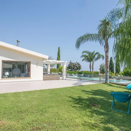 Дом отдыха 4-schlafzimmer-villa Mit Pool Im Zentrum Von By Interhome Протарас