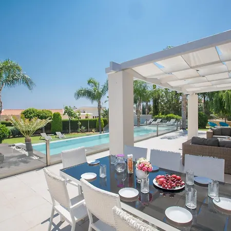 Дом отдыха 4-schlafzimmer-villa Mit Pool Im Zentrum Von By Interhome Протарас