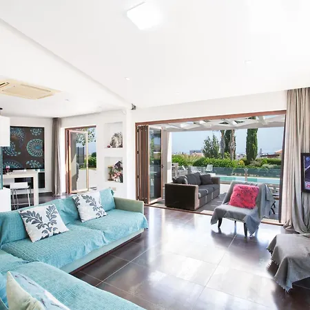 4-schlafzimmer-villa Mit Pool Im Zentrum Von By Interhome *