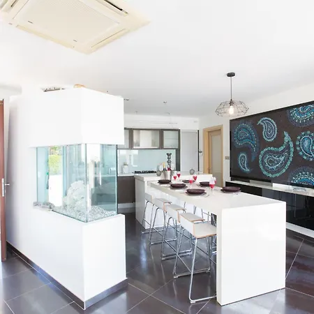 Tatil Evi 4-schlafzimmer-villa Mit Pool Im Zentrum Von By Interhome *