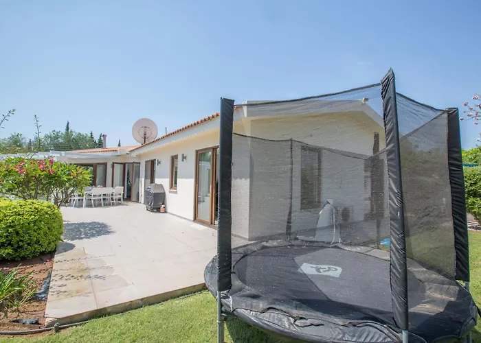 4-schlafzimmer-villa Mit Pool Im Zentrum Von By Interhome *