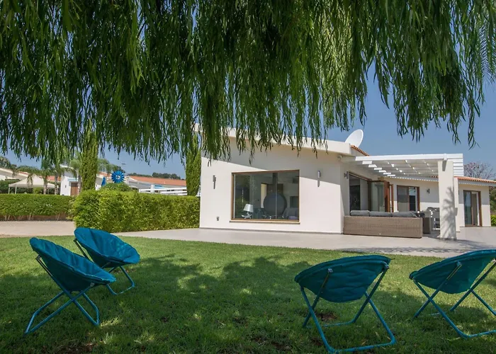 4-schlafzimmer-villa Mit Pool Im Zentrum Von By Interhome Protaras