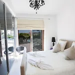 Σπίτι διακοπών 4-schlafzimmer-villa Mit Pool Im Zentrum Von By Interhome