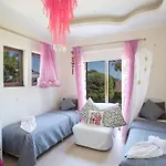 Σπίτι διακοπών 4-schlafzimmer-villa Mit Pool Im Zentrum Von By Interhome