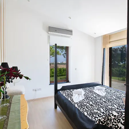 4-schlafzimmer-villa Mit Pool Im Zentrum Von By Interhome Protaras