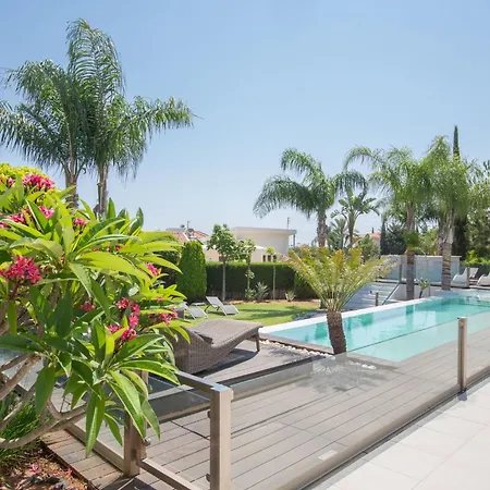 Holiday home 4-schlafzimmer-villa Mit Pool Im Zentrum Von By Interhome Protaras