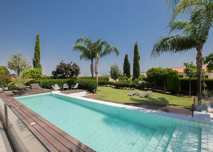 Semesterbostad 4-schlafzimmer-villa Mit Pool Im Zentrum Von By Interhome *