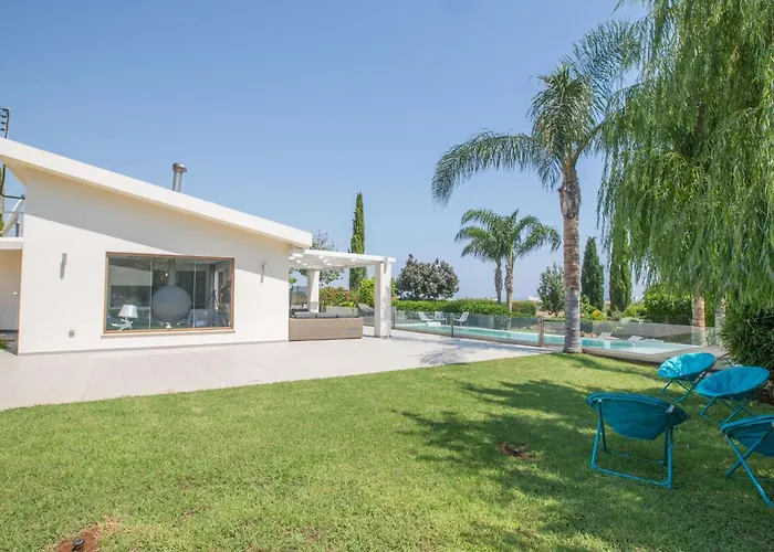 Dom wakacyjny 4-schlafzimmer-villa Mit Pool Im Zentrum Von By Interhome Protaras