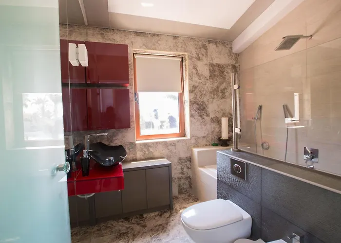 4-schlafzimmer-villa Mit Pool Im Zentrum Von By Interhome Semesterbostad