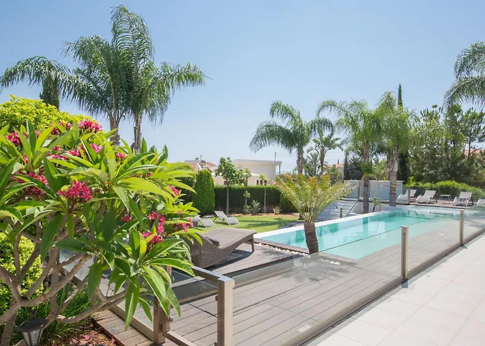 Dom wakacyjny 4-schlafzimmer-villa Mit Pool Im Zentrum Von By Interhome Protaras