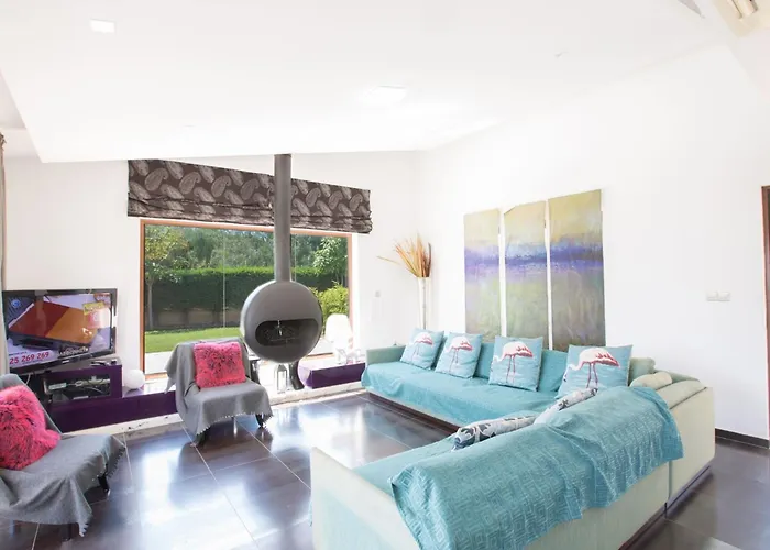 4-schlafzimmer-villa Mit Pool Im Zentrum Von By Interhome بروتاراس