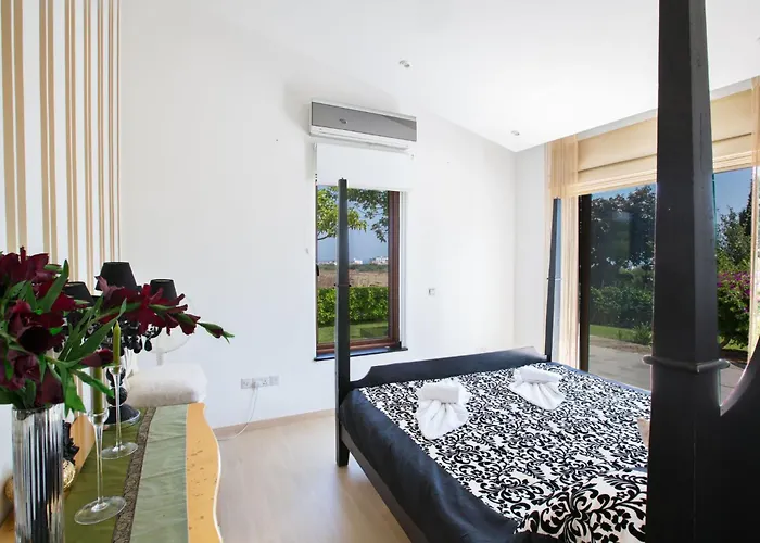 4-schlafzimmer-villa Mit Pool Im Zentrum Von By Interhome بروتاراس